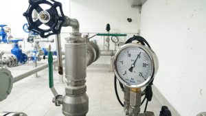 PST Randelswiesen, Innenansicht, Manometer am Ausgang