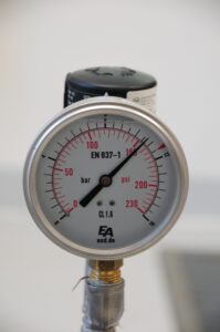 WW-Krümme, Innenansicht, Manometer