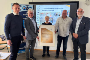 Der Vorstand des BVE Thüringen e. V. bei der Überreichung der Urkunde im Rahmen der Mitgliederversammlung.